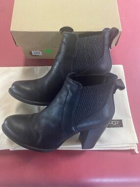 UGG Women’s Cobie Ankle Boots